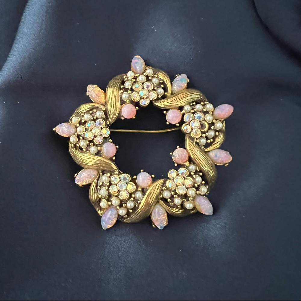 Vintage Hollycraft Gold tone  Fire Opal Beautiful Opal & Rhinestone Brooch